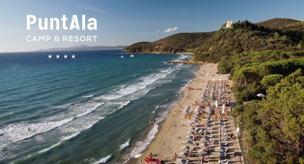 PuntAla Camp & Resort - camping direct aan zee in Punta Ala, Maremma Toscane - luchtfoto strand